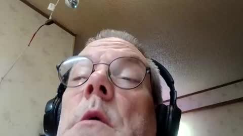Snapshot of smallcock66kkk chatting on January 22, 8:51 am smallcock66kkk online show from January 22, 8:51 am