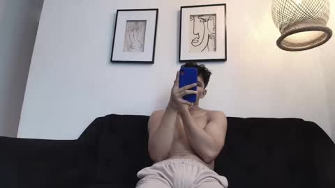 smallguy_19 online show from September 9, 6:40 pm