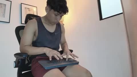 smallguy_19 online show from September 11, 6:51 pm