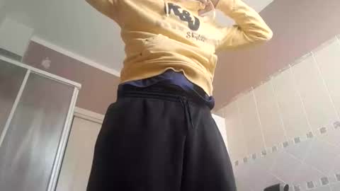 smallone8825 online show from April 11, 9:35 am