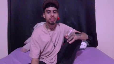 Snapshot of smoker00teddybear chatting on October 25, 8:27 am teddy online show from October 25, 8:27 am