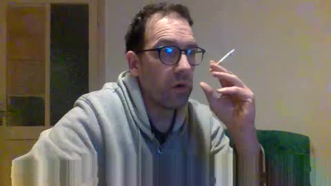 Snapshot of smokered100s chatting on October 16, 10:29 pm luca online show from October 16, 10:29 pm