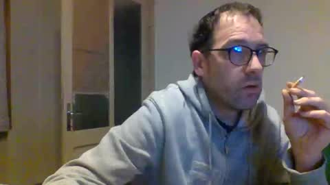 Snapshot of smokered100s chatting on October 17, 10:47 pm luca online show from October 17, 10:47 pm
