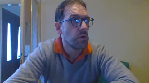 Snapshot of smokered100s chatting on October 5, 4:00 pm luca online show from October 5, 4:00 pm
