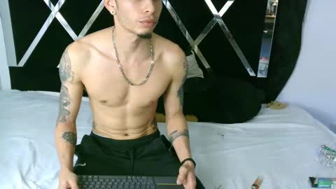 Snapshot of smooke_skinny chatting on January 10, 12:59 am Daniel Aston online show from January 10, 12:59 am