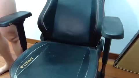 smoothasianm online show from April 6, 4:30 pm