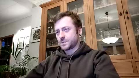 snoecks online show from March 20, 6:34 pm