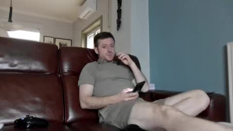 snoecks online show from May 17, 1:40 pm