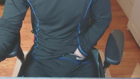 Snapshot of snooze85 chatting on October 27, 5:10 am Cbt-Slave online show from October 27, 5:10 am