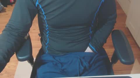 Snapshot of snooze85 chatting on December 26, 5:58 am Cbt-Slave online show from December 26, 5:58 am