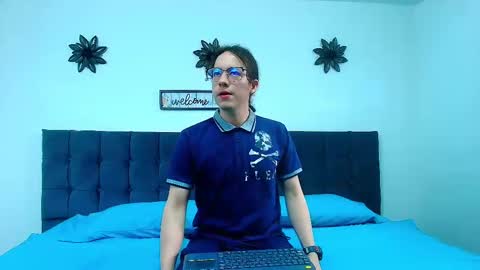 Snowyx  online show from September 23, 8:30 pm