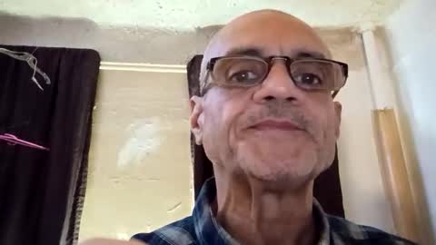 ELLIOTT online show from April 4, 7:49 am