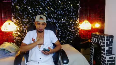 Snapshot of sonicj25_ chatting on December 8, 4:25 am SONIC online show from December 8, 4:25 am
