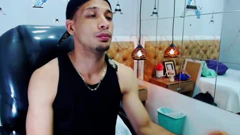 Snapshot of sonicj25_ chatting on March 9, 10:19 pm SONIC online show from March 9, 10:19 pm