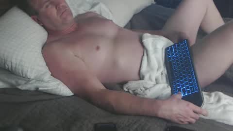 Snapshot of southfucksdeeper chatting on February 9, 10:42 am southfucksdeeper online show from February 9, 10:42 am