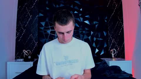 spaceboy_1 online show from February 13, 9:31 pm