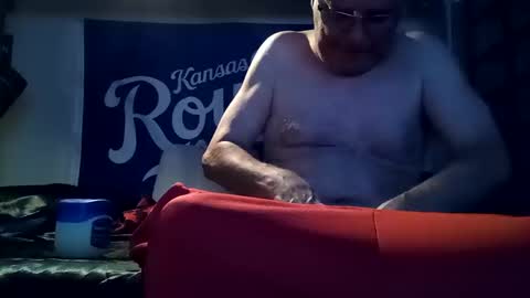 Snapshot of sparkyspeedway chatting on October 14, 2:51 am sparkyspeedway online show from October 14, 2:51 am