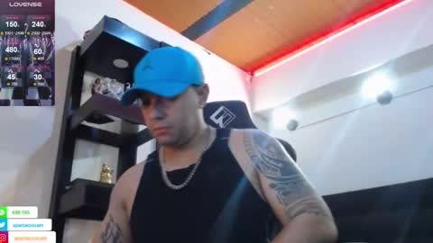 Snapshot of spartacus_cam chatting on December 7, 5:26 am online show from December 7, 5:26 am