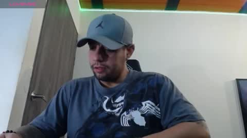 Snapshot of spartacus_cam chatting on January 16, 5:42 am online show from January 16, 5:42 am