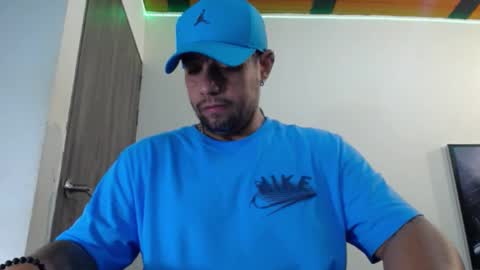 Snapshot of spartacus_cam chatting on February 27, 6:07 am online show from February 27, 6:07 am