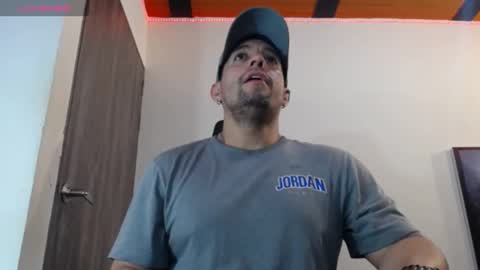 Snapshot of spartacus_cam chatting on January 13, 5:12 am online show from January 13, 5:12 am