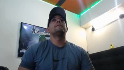 Snapshot of spartacus_cam chatting on September 18, 7:10 am online show from September 18, 7:10 am