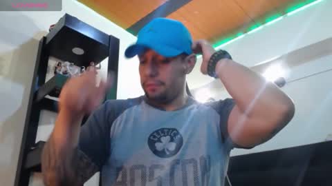 Snapshot of spartacus_cam chatting on December 6, 5:20 am online show from December 6, 5:20 am