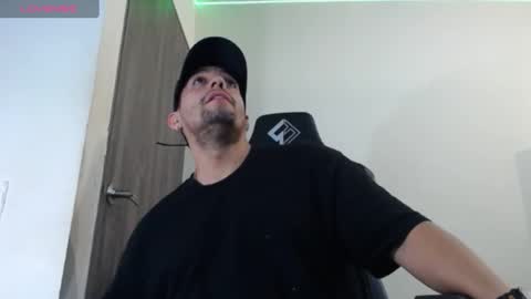 Snapshot of spartacus_cam chatting on January 17, 5:42 am online show from January 17, 5:42 am