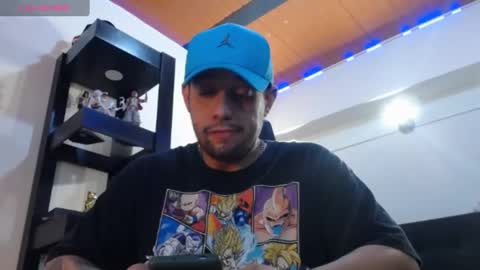 Snapshot of spartacus_cam chatting on December 4, 6:11 am online show from December 4, 6:11 am