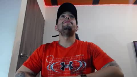 Snapshot of spartacus_cam chatting on February 6, 6:08 am online show from February 6, 6:08 am