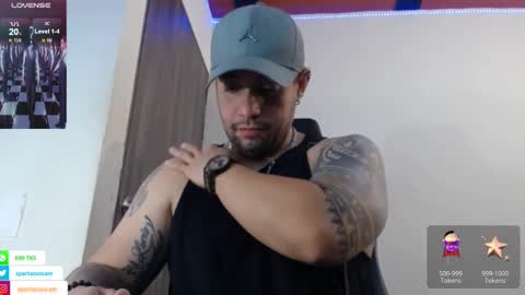 Snapshot of spartacus_cam chatting on January 14, 6:13 am online show from January 14, 6:13 am