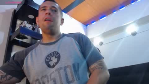 Snapshot of spartacus_cam chatting on December 12, 6:14 am online show from December 12, 6:14 am