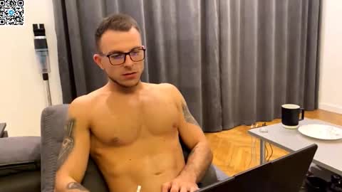 Snapshot of speed_god chatting on October 16, 10:40 pm Alex online show from October 16, 10:40 pm