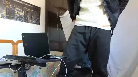 Snapshot of spider_0090 chatting on January 31, 9:37 am Marco. When Im offline you can view premium content in bio online show from January 31, 9:37 am