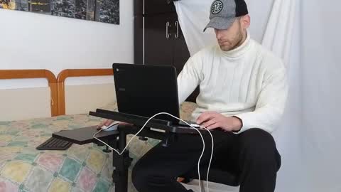 Snapshot of spider_0090 chatting on February 18, 8:59 am Marco. When Im offline you can view premium content in bio online show from February 18, 8:59 am