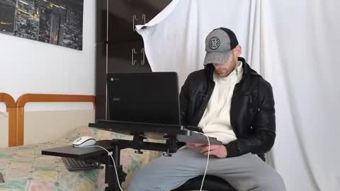 Snapshot of spider_0090 chatting on February 20, 9:33 am Marco. When Im offline you can view premium content in bio online show from February 20, 9:33 am