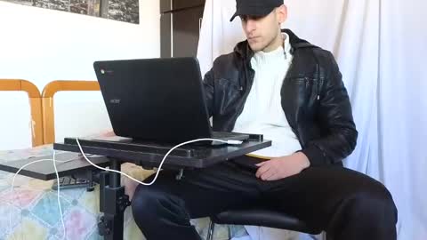 Snapshot of spider_0090 chatting on February 6, 9:11 am Marco. When Im offline you can view premium content in bio online show from February 6, 9:11 am