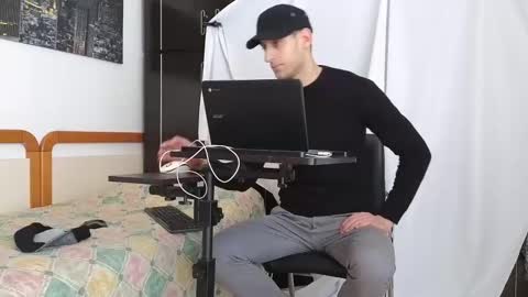 Snapshot of spider_0090 chatting on February 28, 9:04 am Marco. When Im offline you can view premium content in bio online show from February 28, 9:04 am
