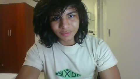 Snapshot of spideychill chatting on December 6, 4:47 am spideychill online show from December 6, 4:47 am