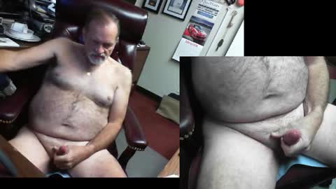 Snapshot of spitfire1964 chatting on December 9, 10:05 pm Spitfire online show from December 9, 10:05 pm