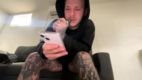 Keepscrolling online show from March 2, 8:16 pm