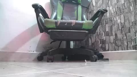 Snapshot of srfindomfeet_ chatting on October 13, 7:31 pm sr master cum its my old account online show from October 13, 7:31 pm