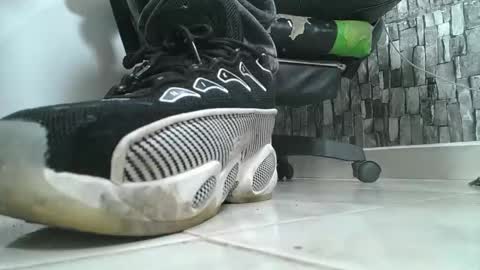 Snapshot of srfindomfeet_ chatting on October 23, 7:12 am sr master cum its my old account online show from October 23, 7:12 am