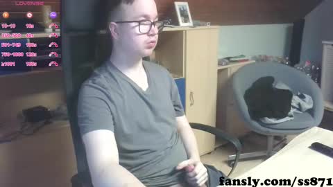 Snapshot of ss871 chatting on February 22, 7:01 am florian online show from February 22, 7:01 am