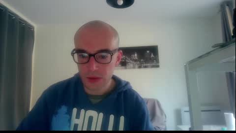 Snapshot of ssenzo chatting on December 26, 8:39 am ssenzo online show from December 26, 8:39 am