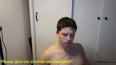 st1vemaster01 online show from March 8, 4:11 pm