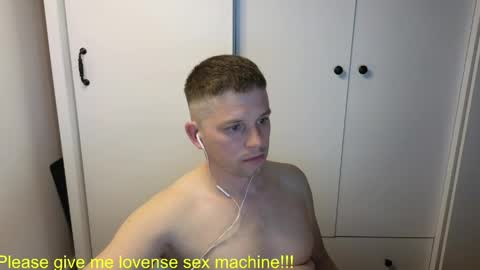st1vemaster01 online show from May 17, 3:08 pm