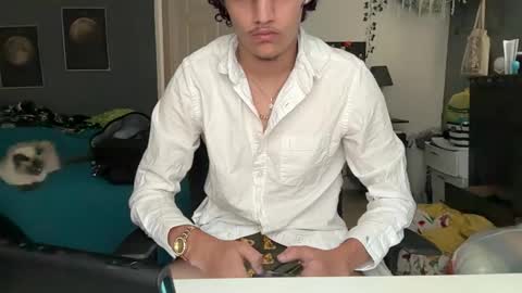 starryvari online show from April 24, 7:05 pm