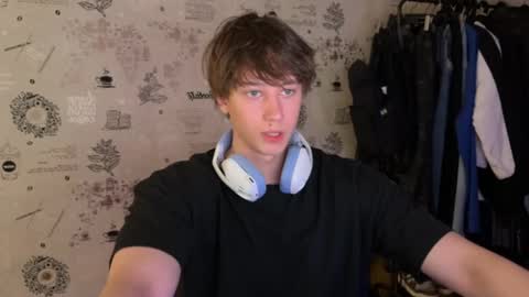 Snapshot of steave418970 chatting on October 15, 8:33 am Daniel online show from October 15, 8:33 am