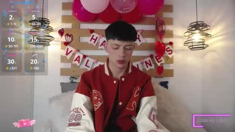 Snapshot of steev_novoa chatting on February 11, 2:02 pm Steev online show from February 11, 2:02 pm